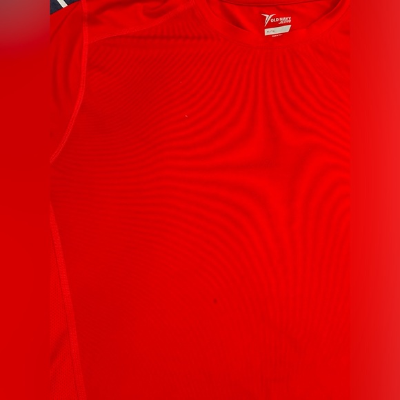 Bundle (4) active wear Old Navi shirts. - Picture 11 of 13